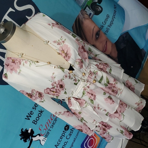 Pretty Little Thing Flower Dress - Picture 2 of 4